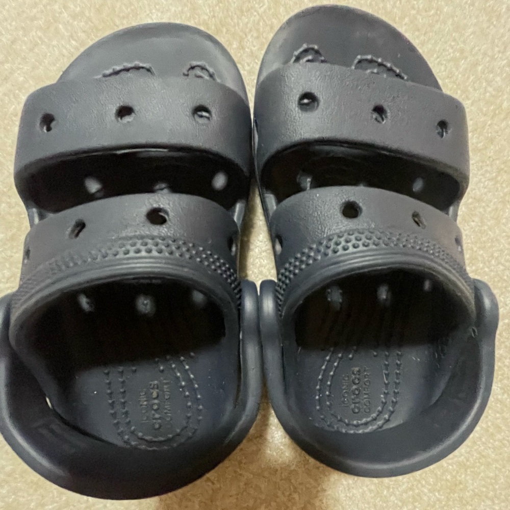 Crocs Unisex Kids Size  7 Navy Blue Sandals